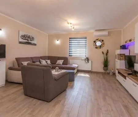 فيلة Marina بيوغْغاد نا موغو
